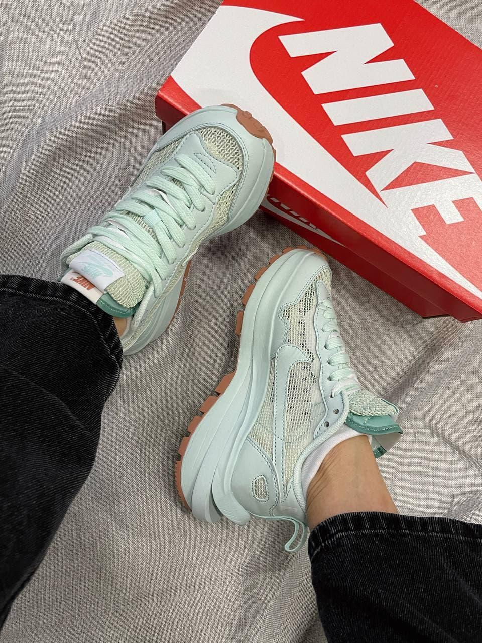 Nike VaporWaffle Sport Fuschia x Sacai Mint