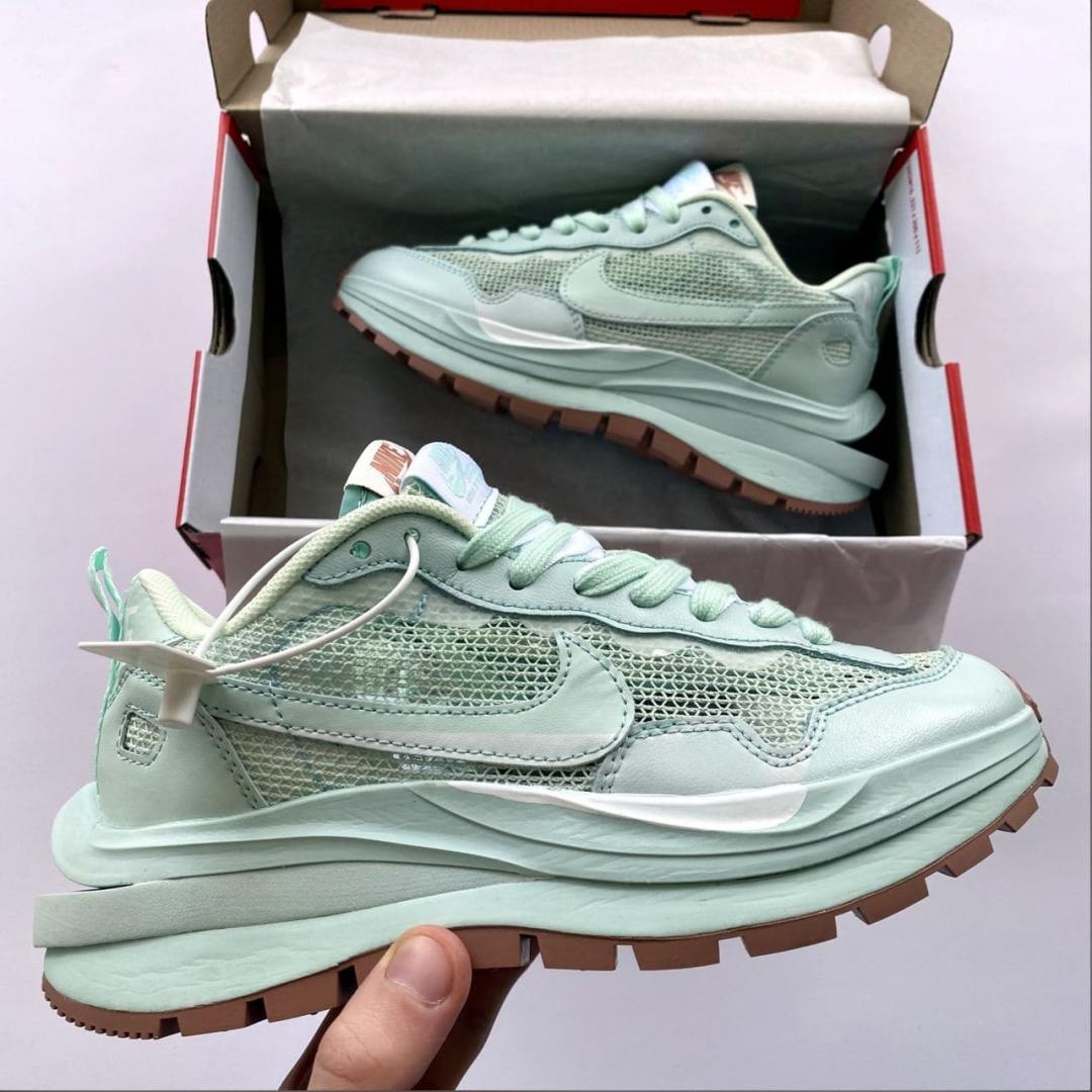 Nike VaporWaffle Sport Fuschia x Sacai Mint
