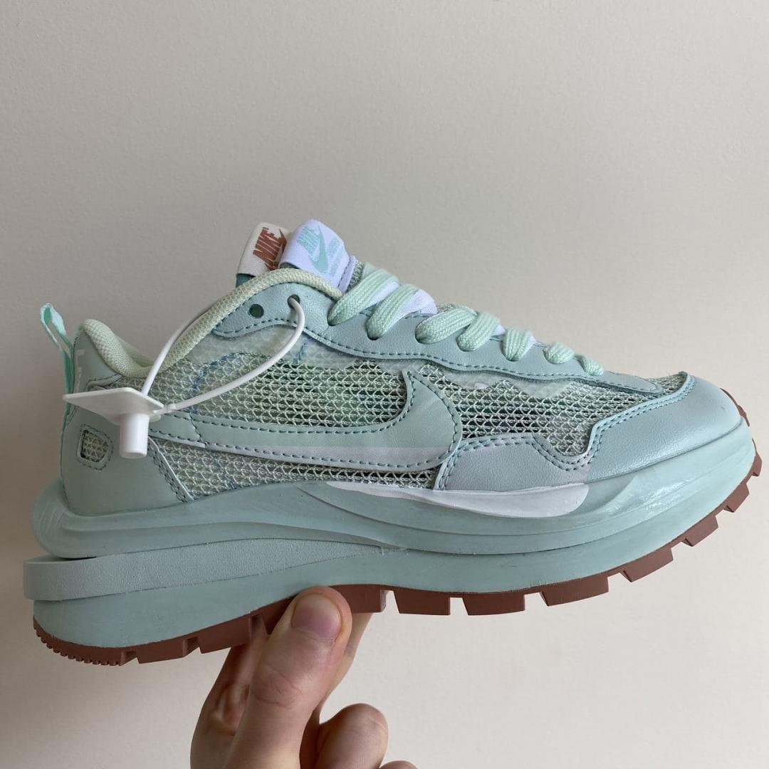 Nike VaporWaffle Sport Fuschia x Sacai Mint