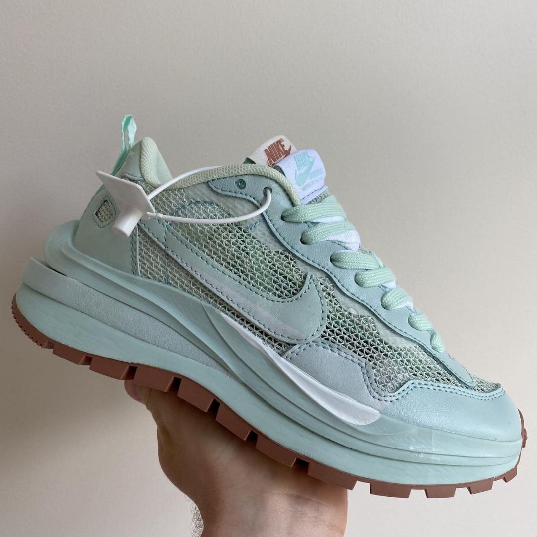 Nike VaporWaffle Sport Fuschia x Sacai Mint