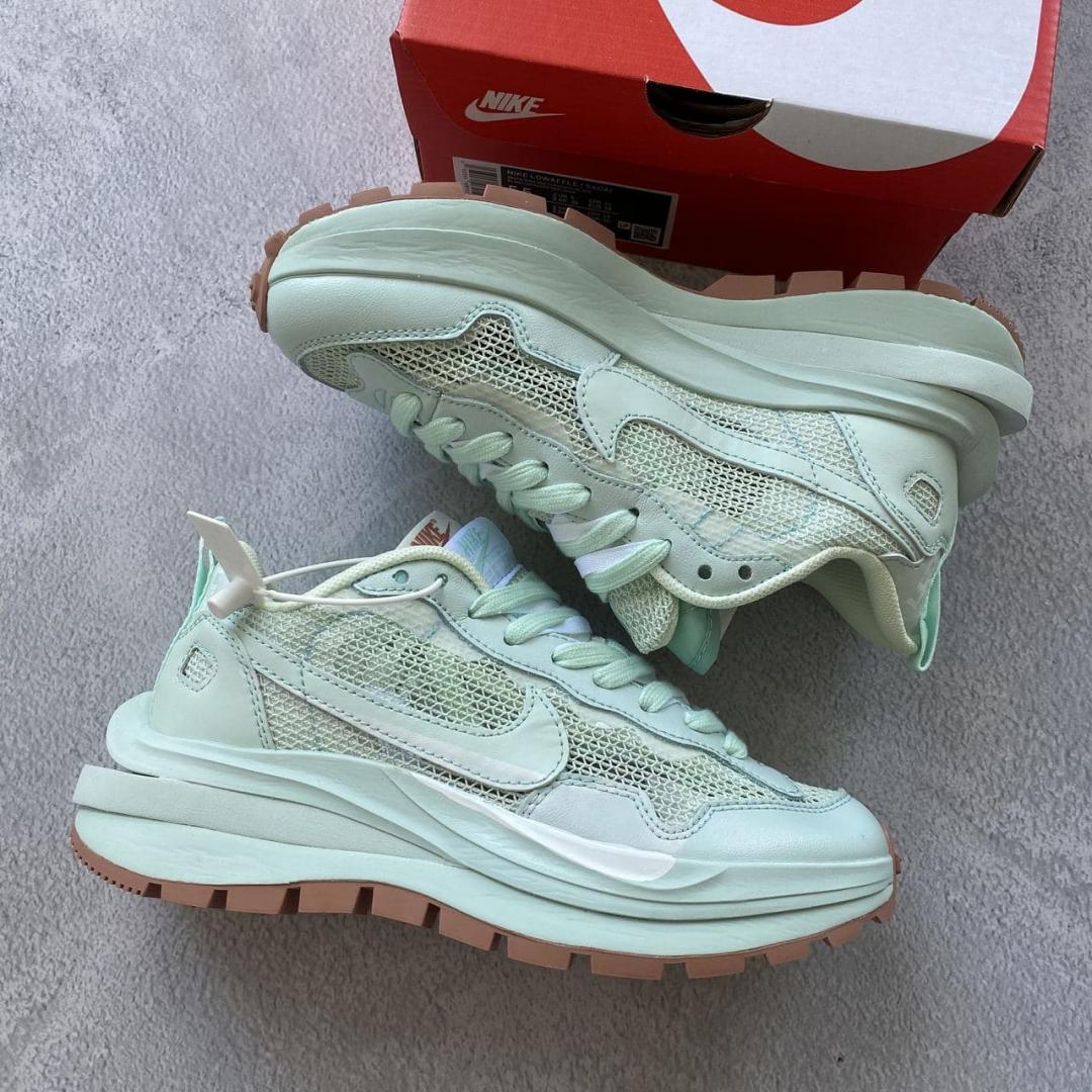 Nike VaporWaffle Sport Fuschia x Sacai Mint