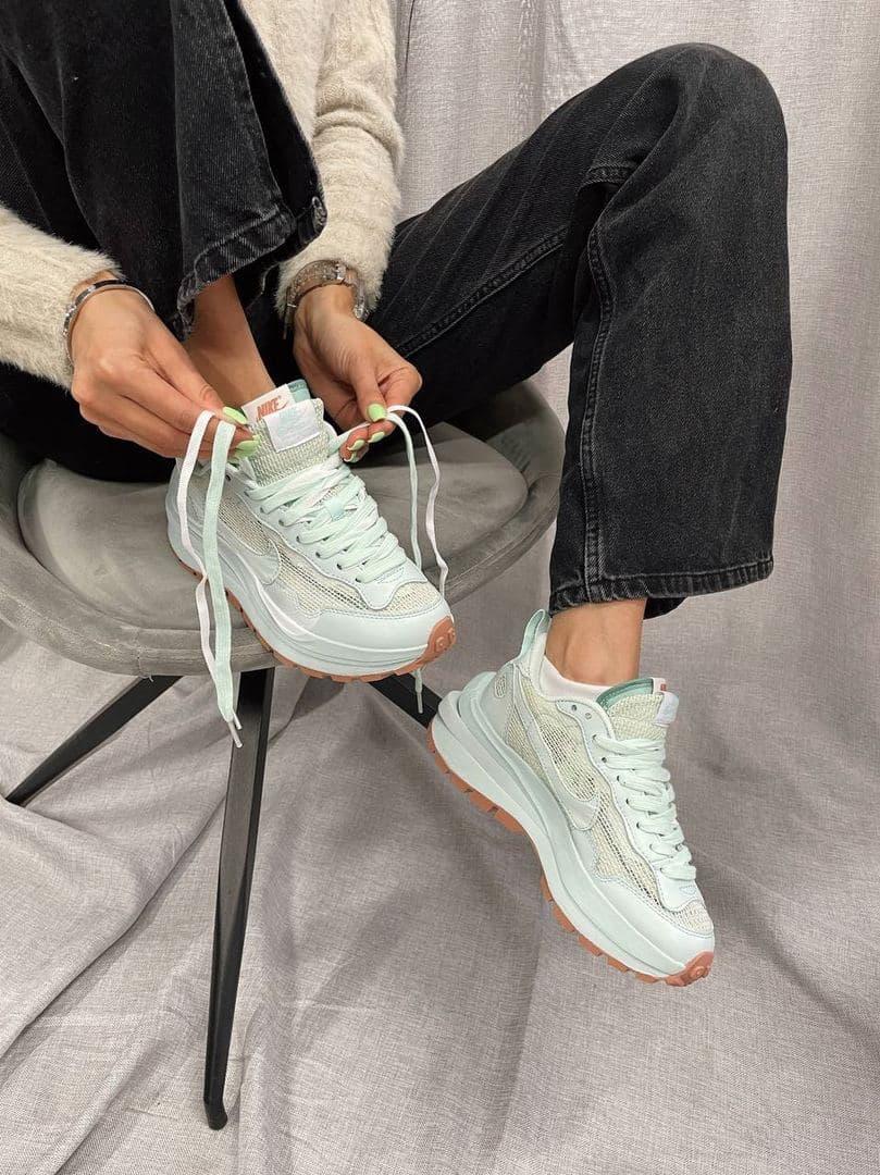 Nike VaporWaffle Sport Fuschia x Sacai Mint