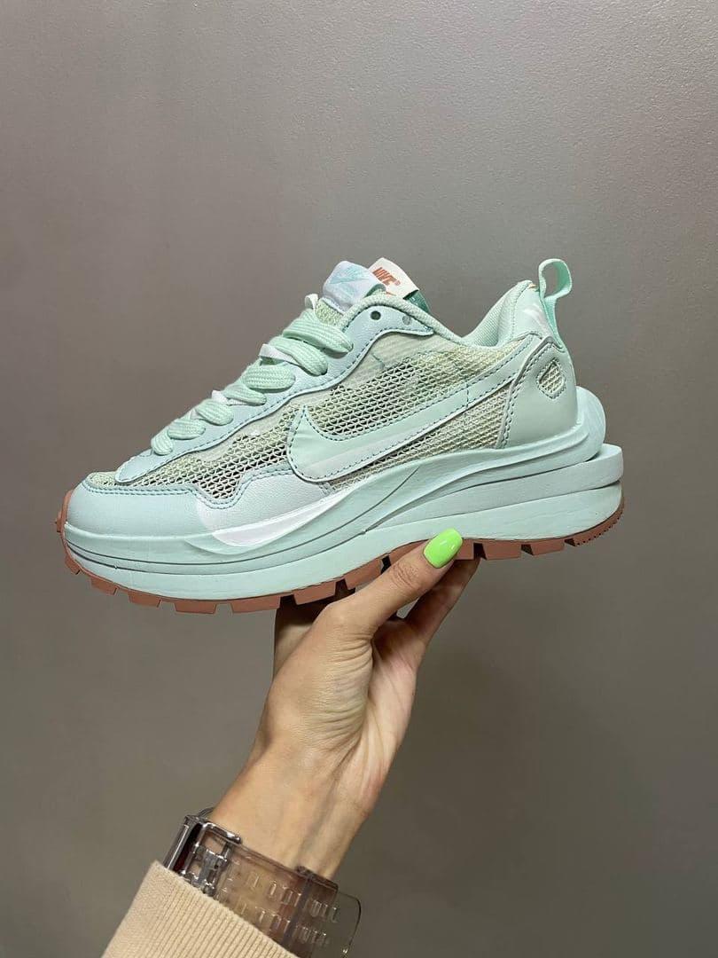 Nike VaporWaffle Sport Fuschia x Sacai Mint