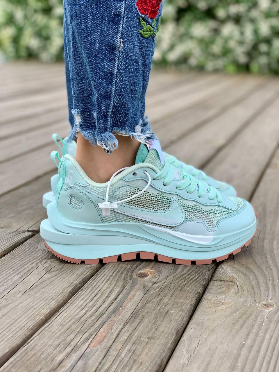 Nike VaporWaffle Sport Fuschia x Sacai Mint