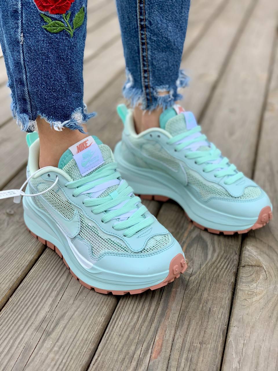 Nike VaporWaffle Sport Fuschia x Sacai Mint
