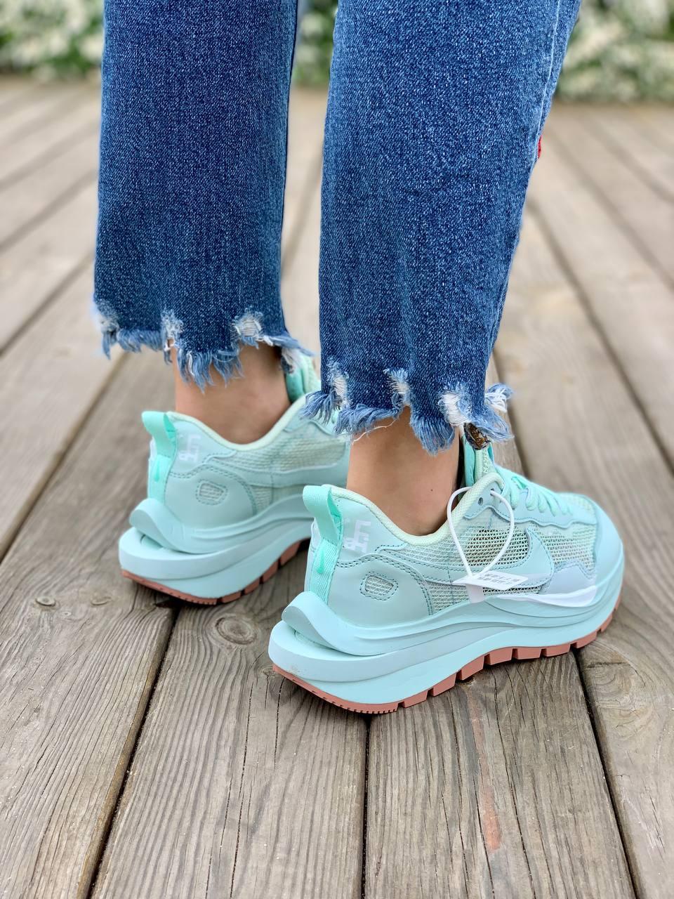 Nike VaporWaffle Sport Fuschia x Sacai Mint
