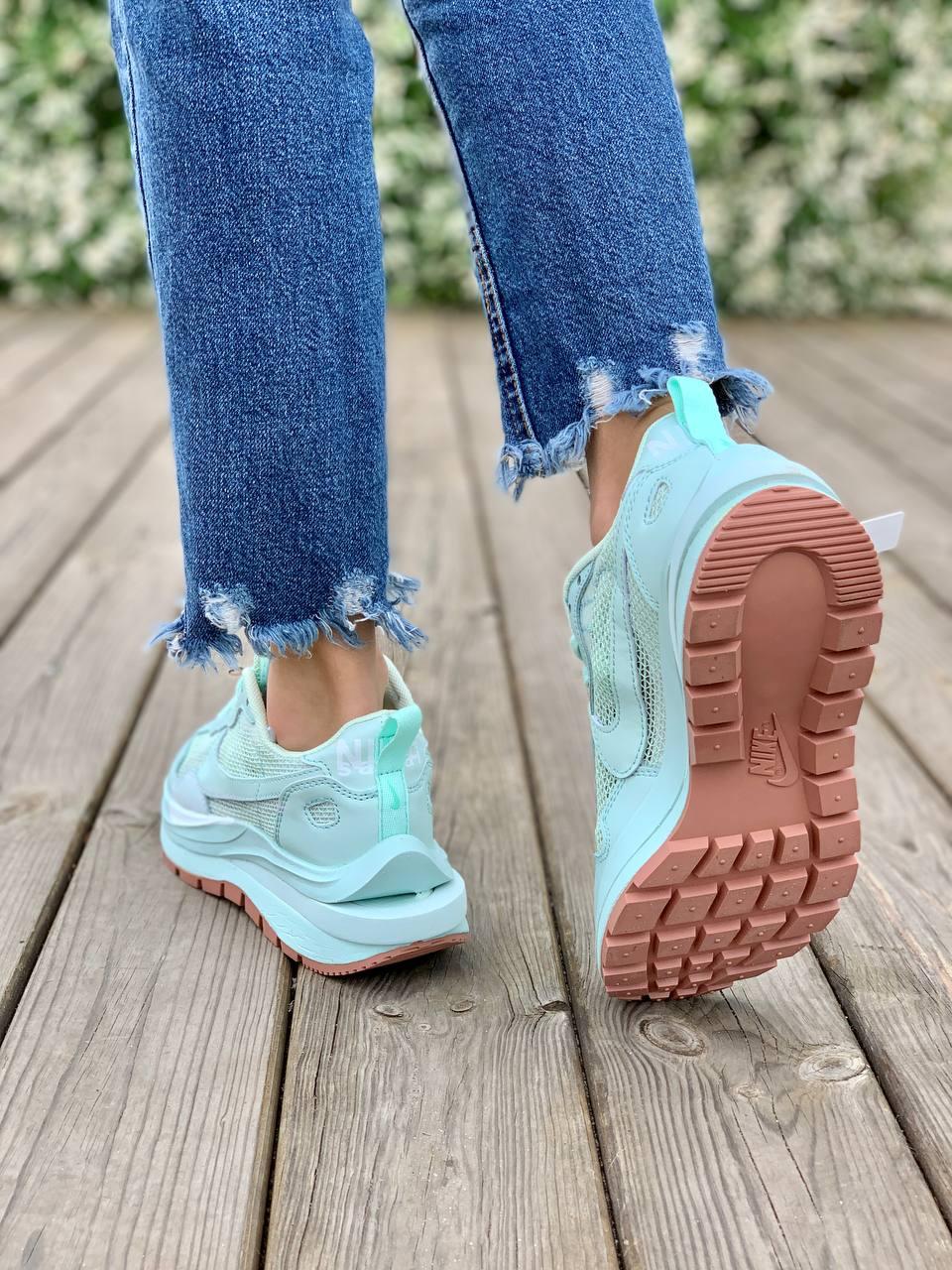 Nike VaporWaffle Sport Fuschia x Sacai Mint