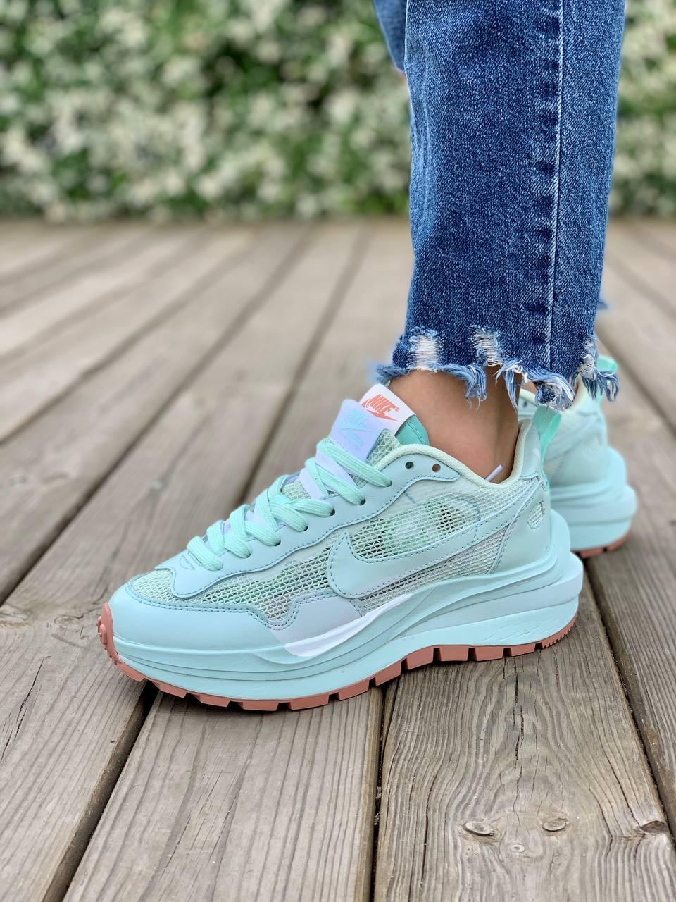Nike VaporWaffle Sport Fuschia x Sacai Mint