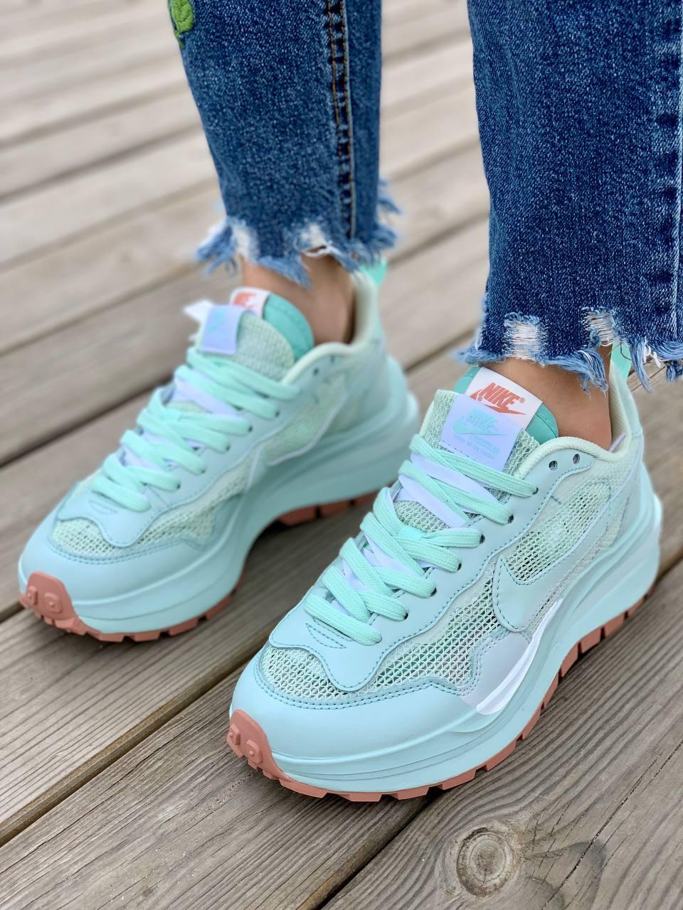 Nike VaporWaffle Sport Fuschia x Sacai Mint