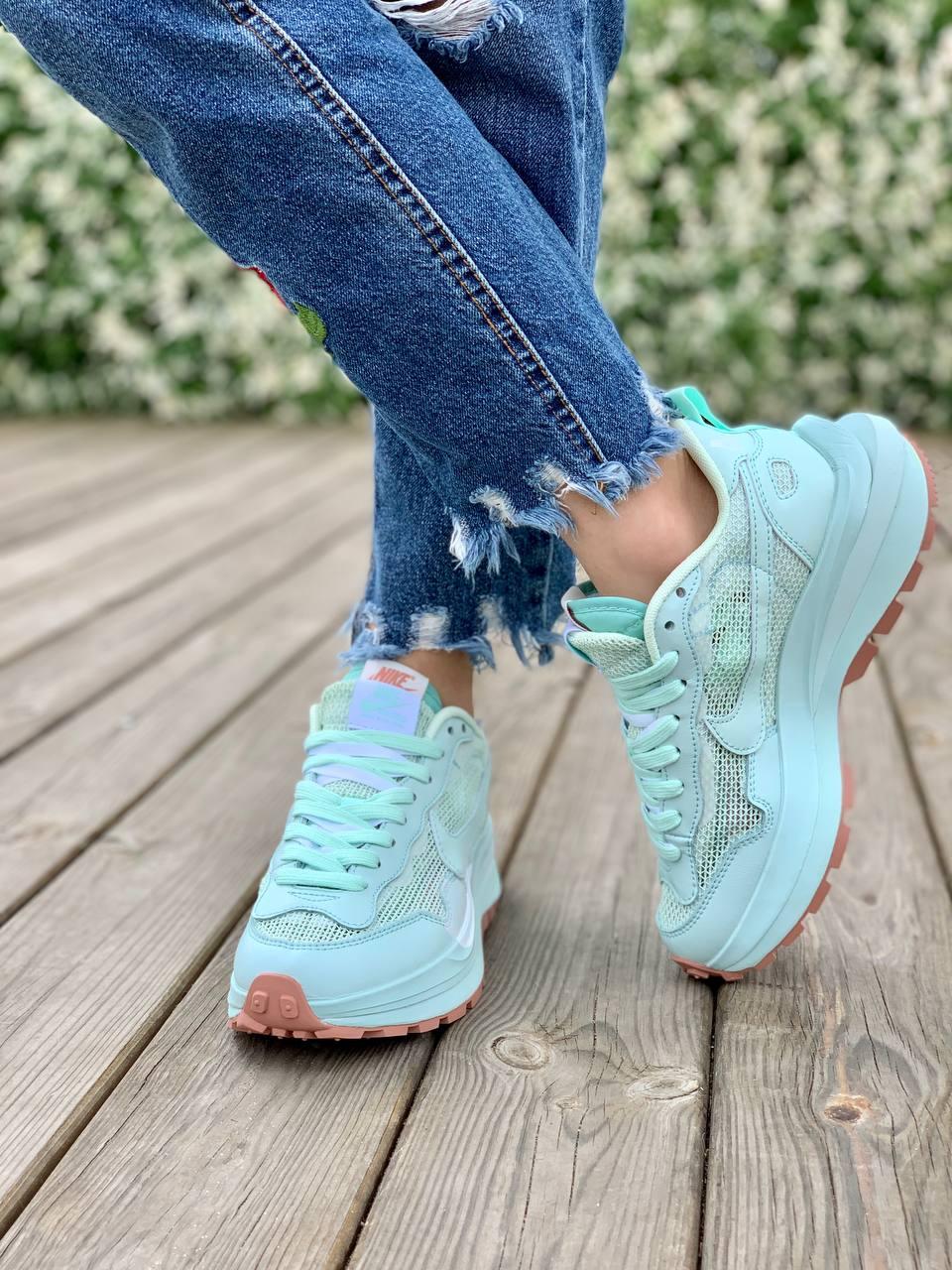 Nike VaporWaffle Sport Fuschia x Sacai Mint