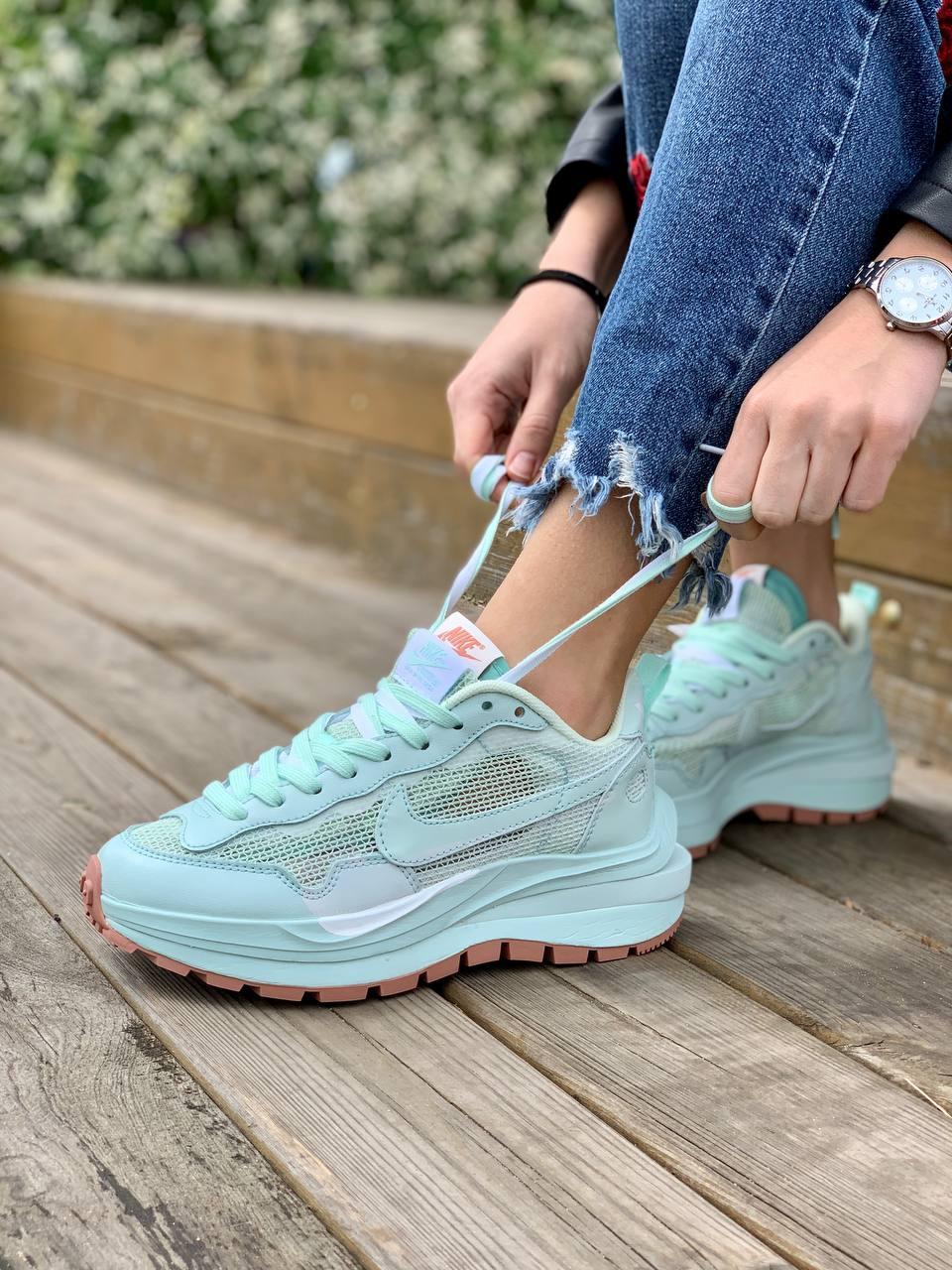 Nike VaporWaffle Sport Fuschia x Sacai Mint