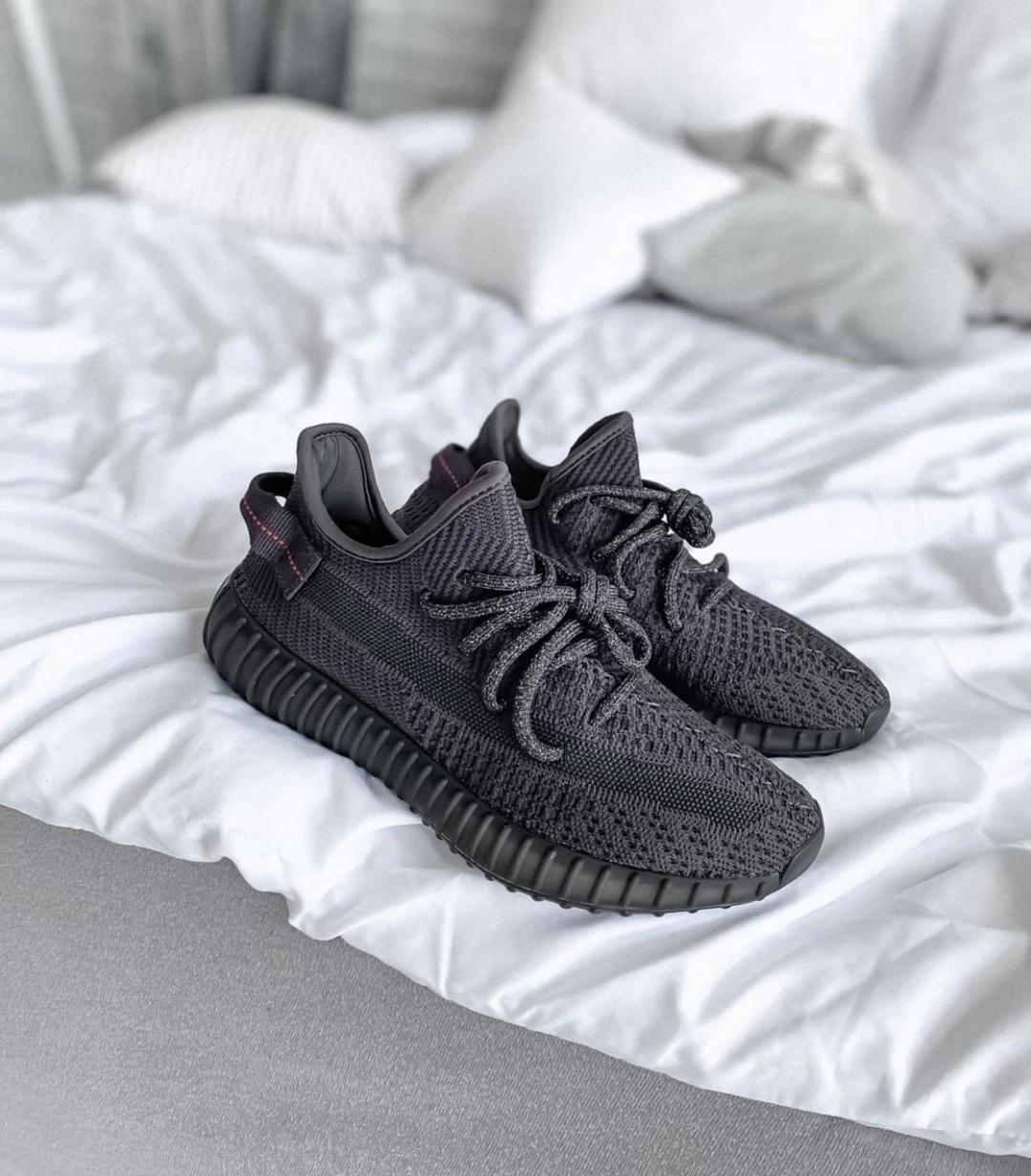 Adidas Yeezy Boost 350 V2 Black (хРефлективные шнурки)