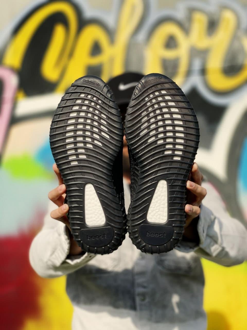 Adidas Yeezy Boost 350 V2 Black (хРефлективные шнурки)