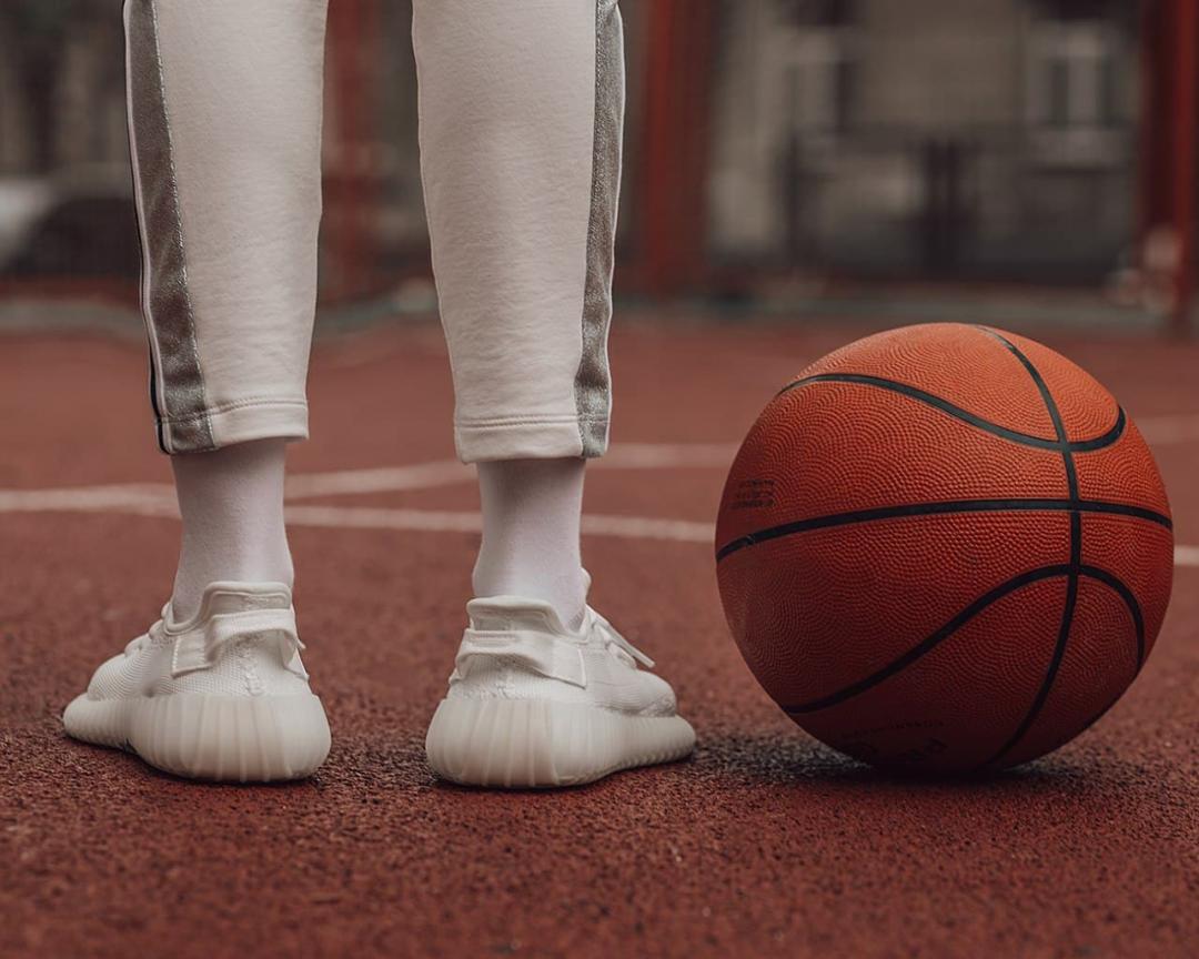 Adidas Yeezy Boost 350 V2 Triple White Crem Sole