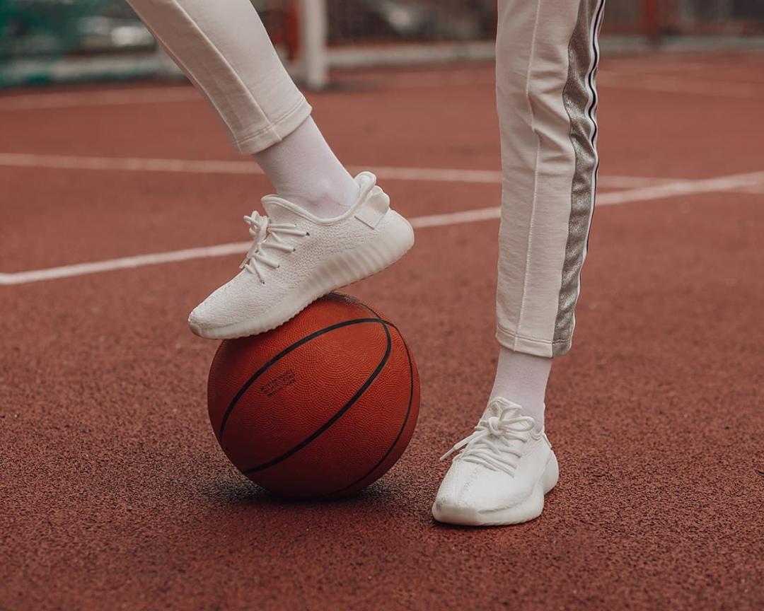 Adidas Yeezy Boost 350 V2 Triple White Crem Sole