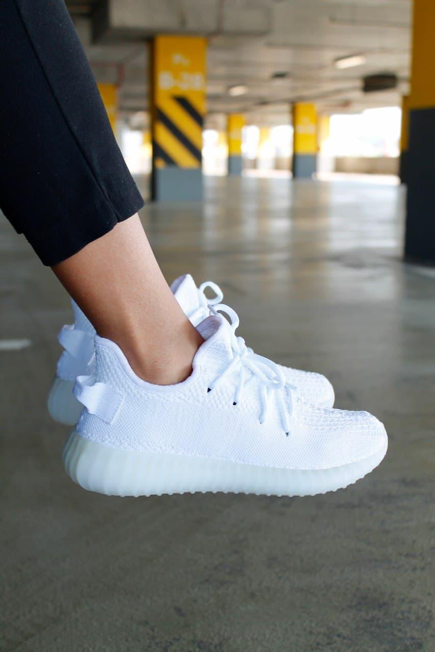 Adidas Yeezy Boost 350 V2 Triple White Crem Sole