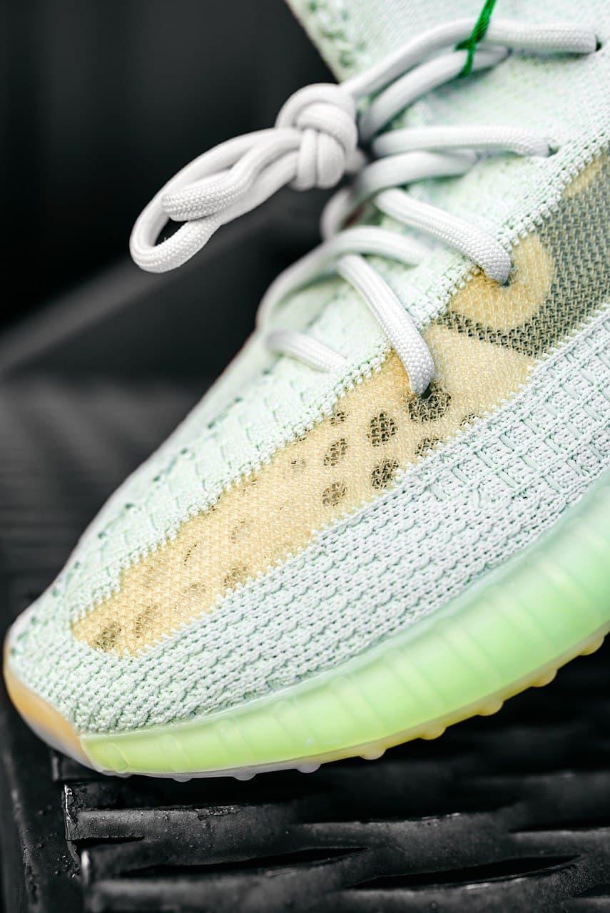 Adidas Yeezy Boost 350 V2 Hyper Space