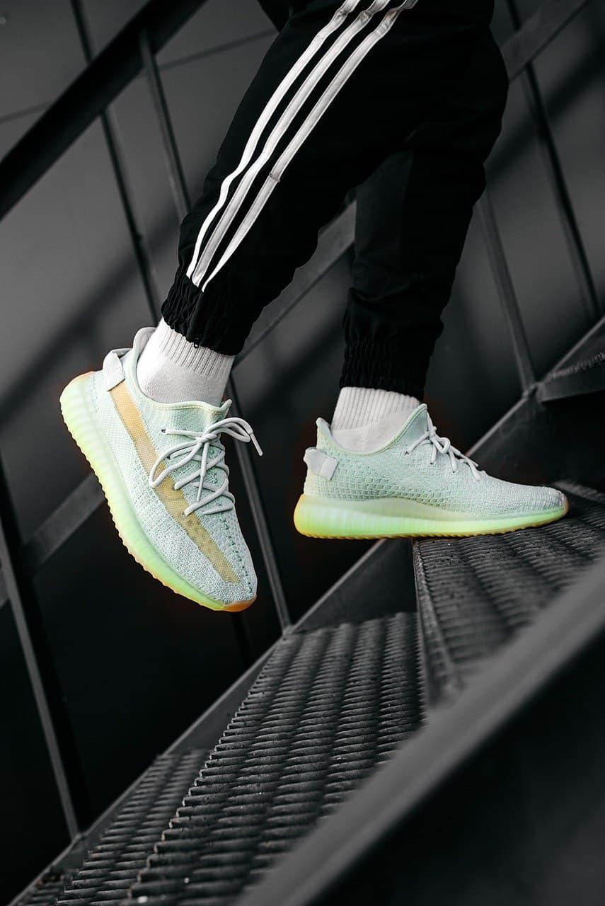 Adidas Yeezy Boost 350 V2 Hyper Space