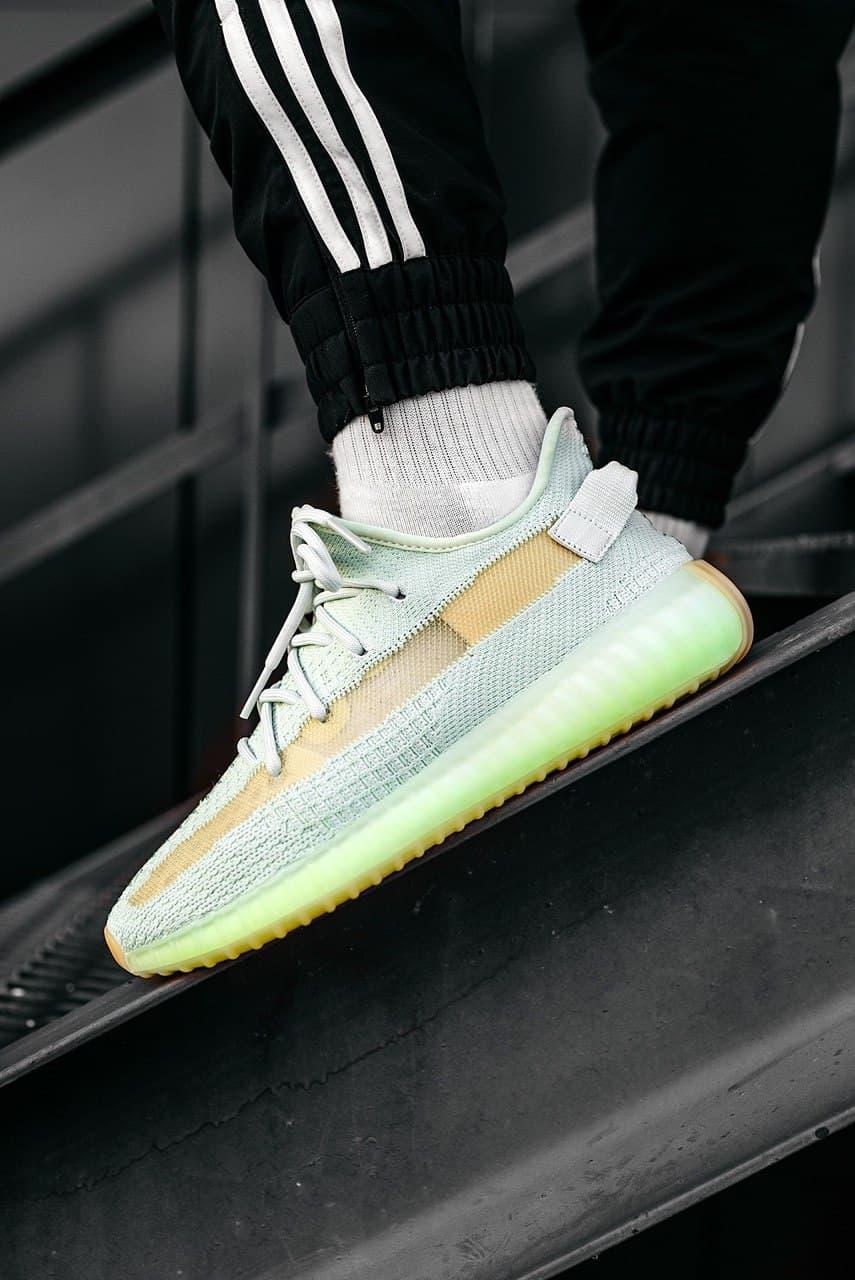 Adidas Yeezy Boost 350 V2 Hyper Space