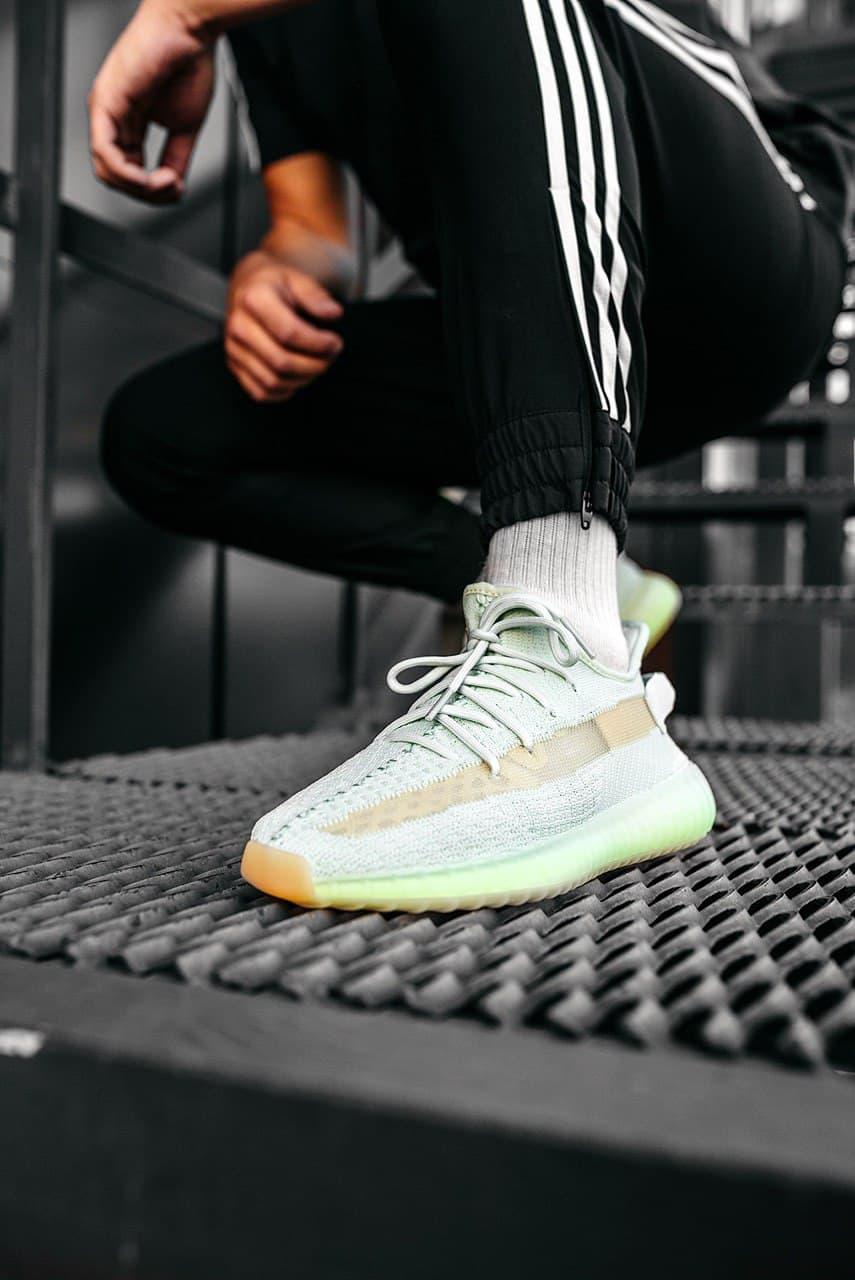 Adidas Yeezy Boost 350 V2 Hyper Space