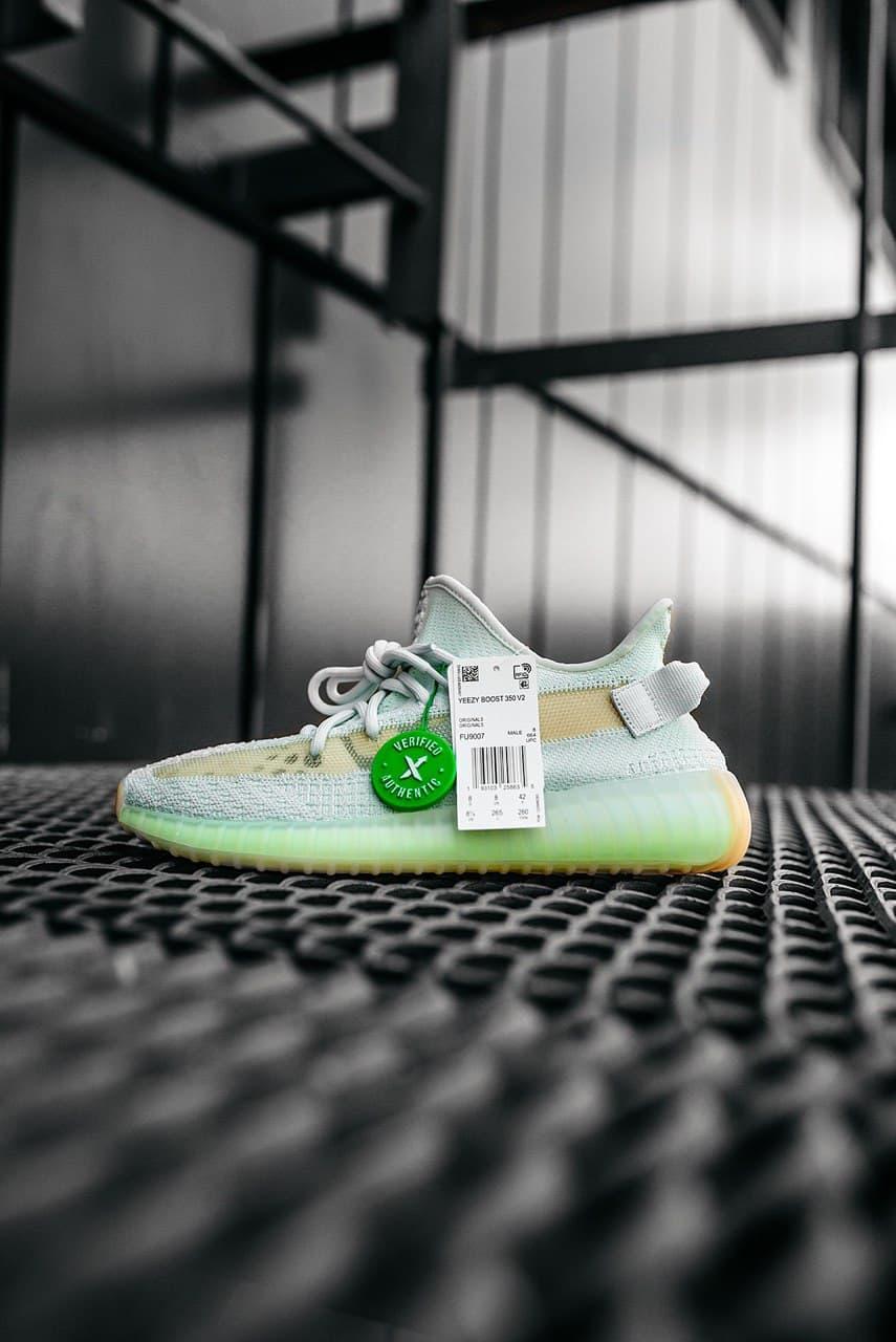 Adidas Yeezy Boost 350 V2 Hyper Space