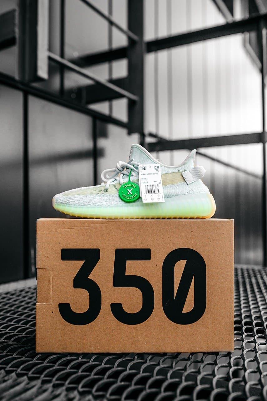 Adidas Yeezy Boost 350 V2 Hyper Space