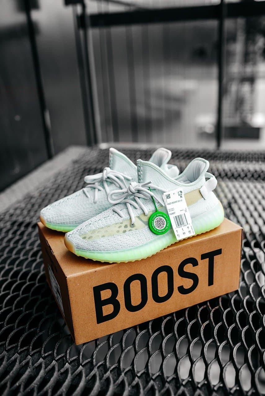 Adidas Yeezy Boost 350 V2 Hyper Space