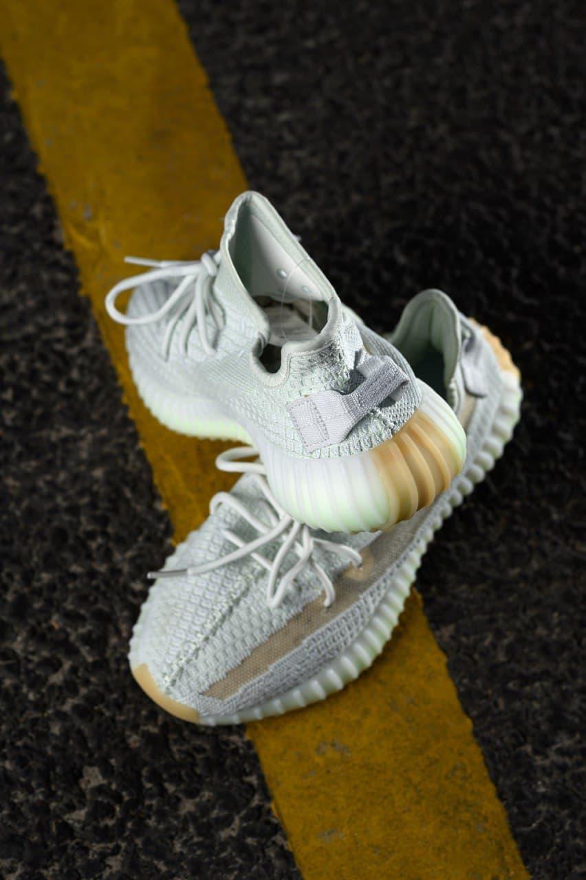 Adidas Yeezy Boost 350 V2 Hyper Space