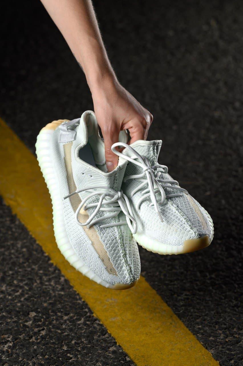 Adidas Yeezy Boost 350 V2 Hyper Space