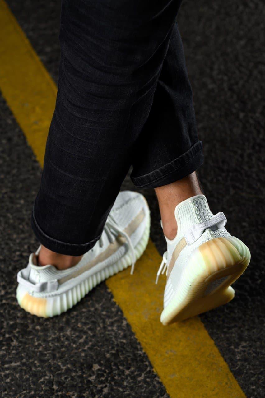 Adidas Yeezy Boost 350 V2 Hyper Space