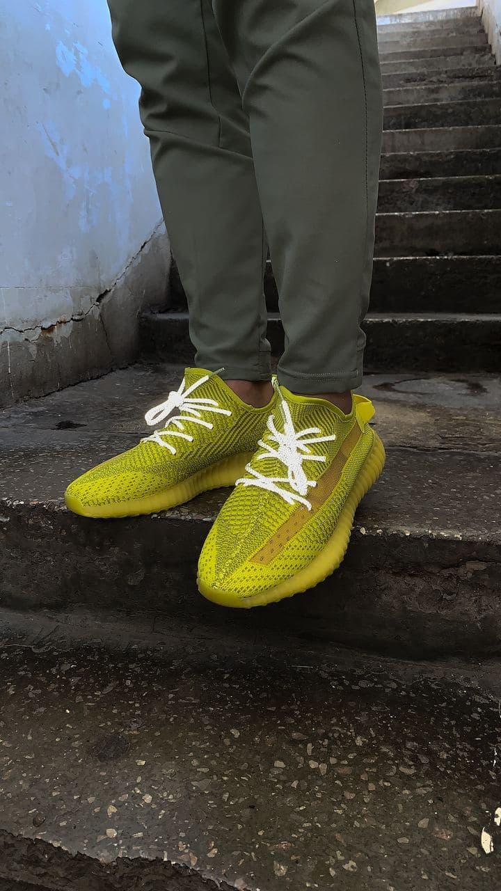 Adidas Yeezy Boost 350 V2 Yellow (Реф шнурки)