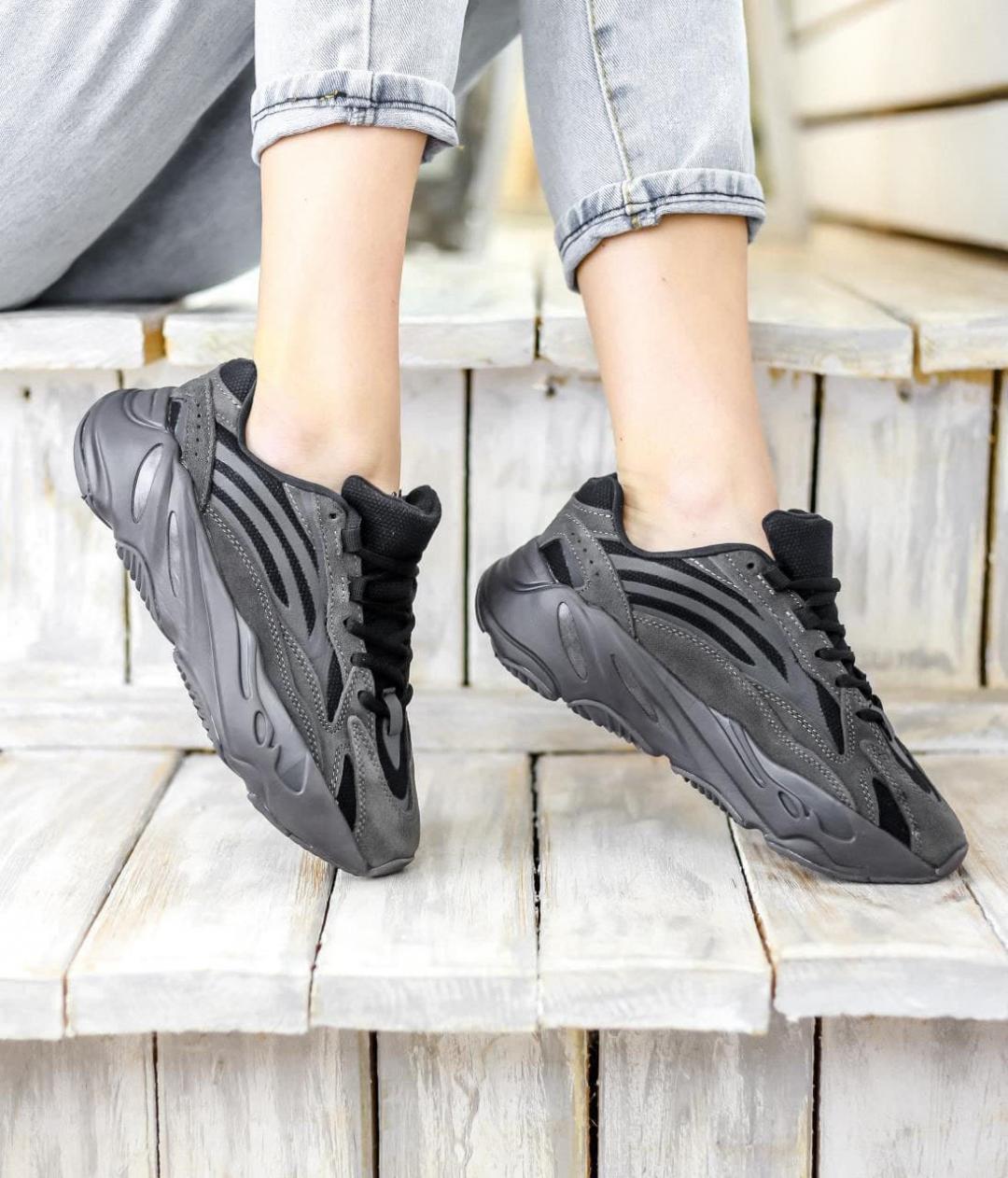 Adidas Yeezy Boost 700 V2 Vanta Black