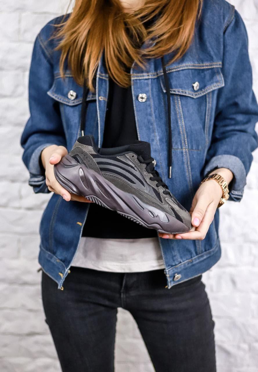 Adidas Yeezy Boost 700 V2 Vanta Black
