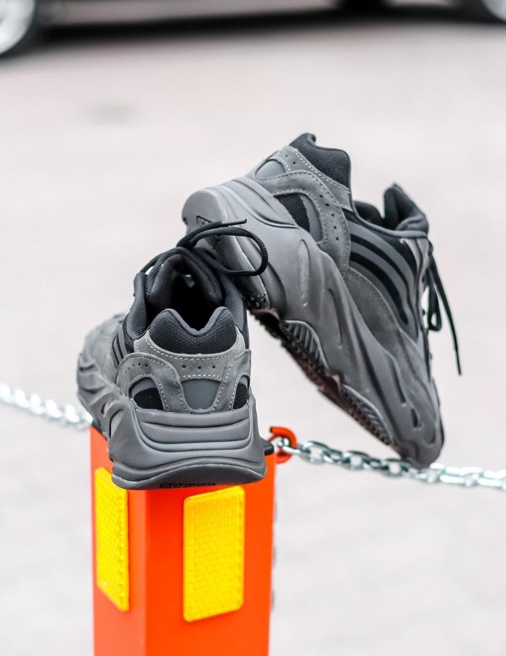 Adidas Yeezy Boost 700 V2 Vanta Black