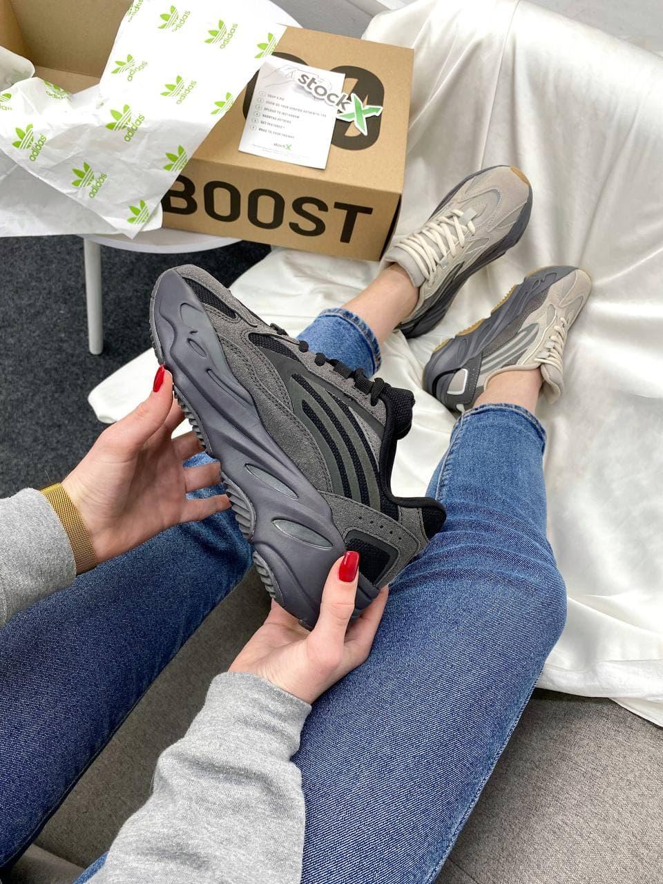 Adidas Yeezy Boost 700 V2 Vanta Black