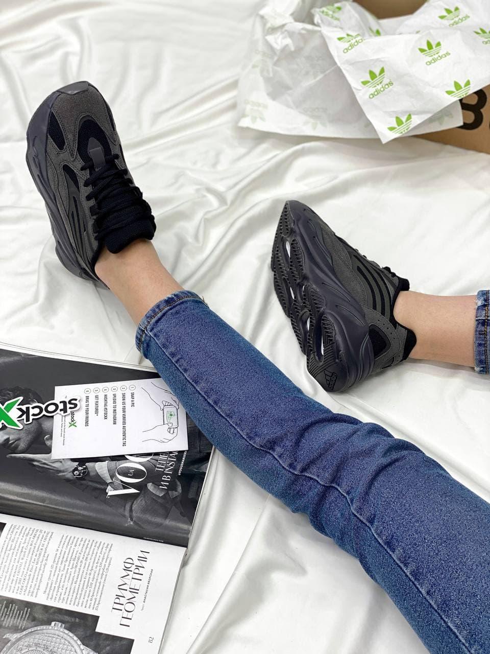 Adidas Yeezy Boost 700 V2 Vanta Black