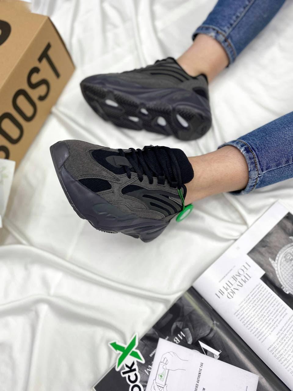 Adidas Yeezy Boost 700 V2 Vanta Black