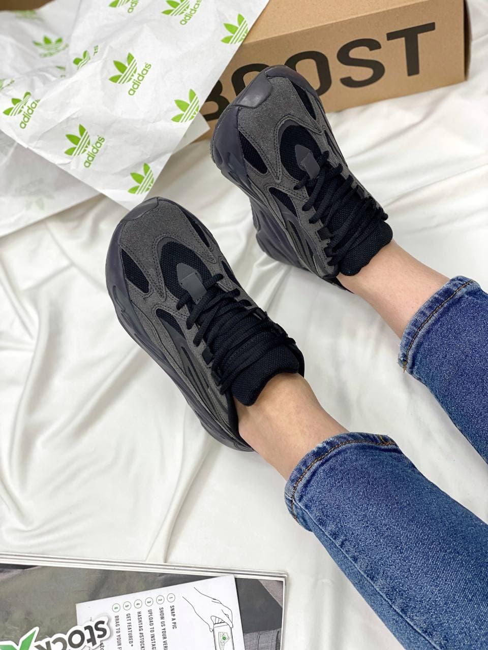 Adidas Yeezy Boost 700 V2 Vanta Black