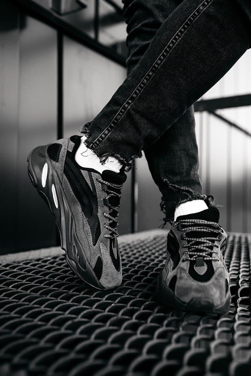 Adidas Yeezy Boost 700 V2 Black 2