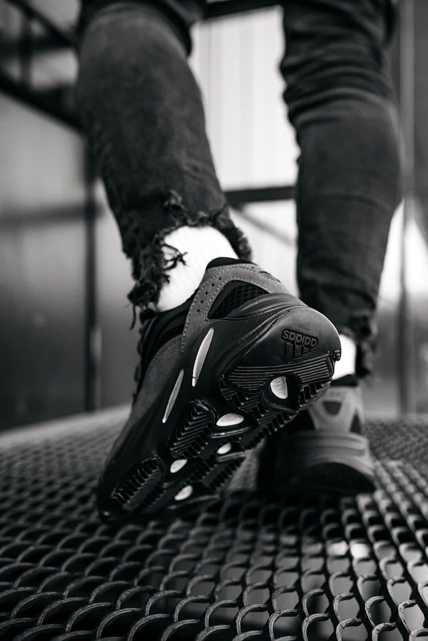 Adidas Yeezy Boost 700 V2 Black 2