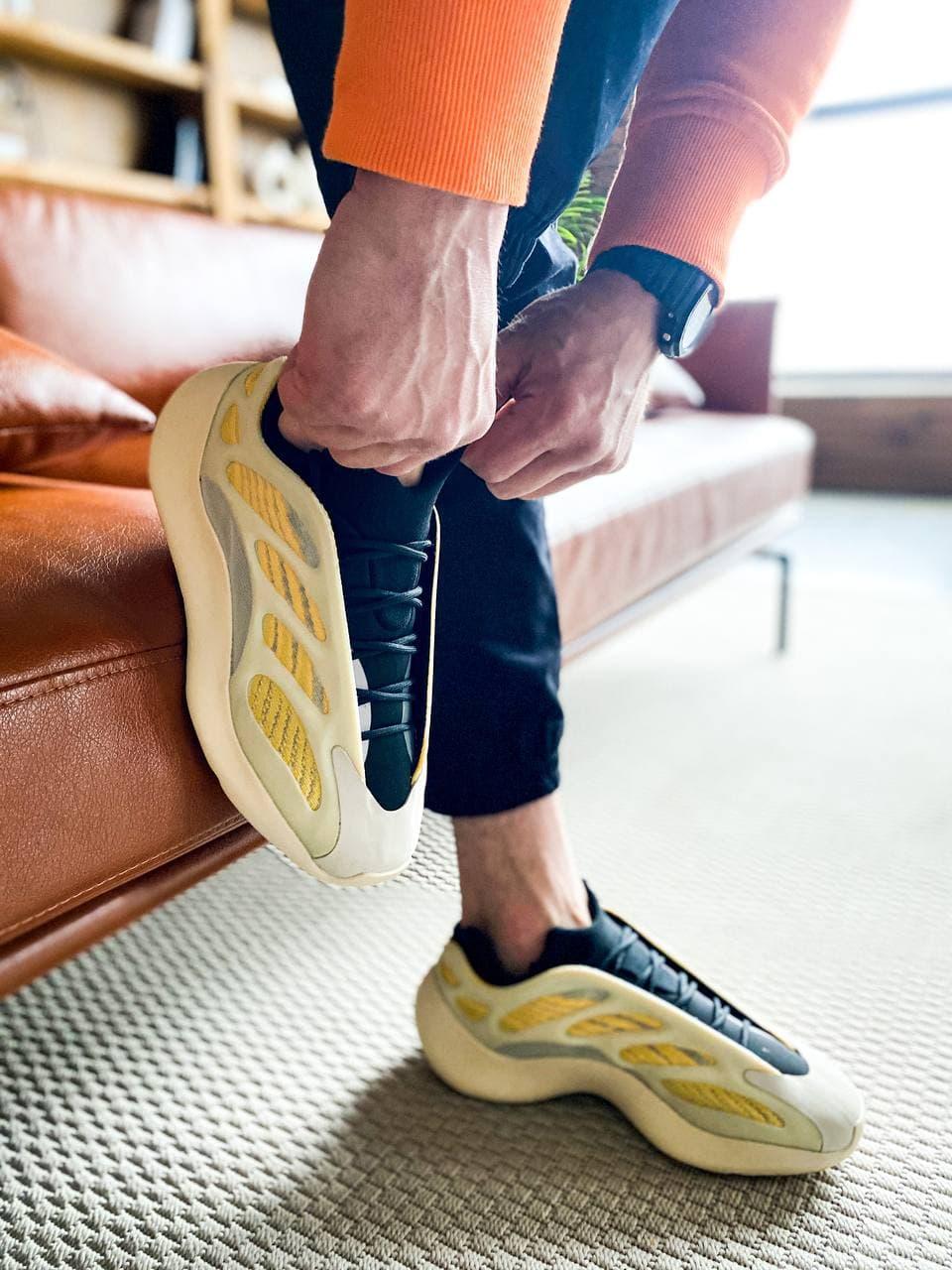 Adidas Yeezy Boost 700 V3 SRPHYM