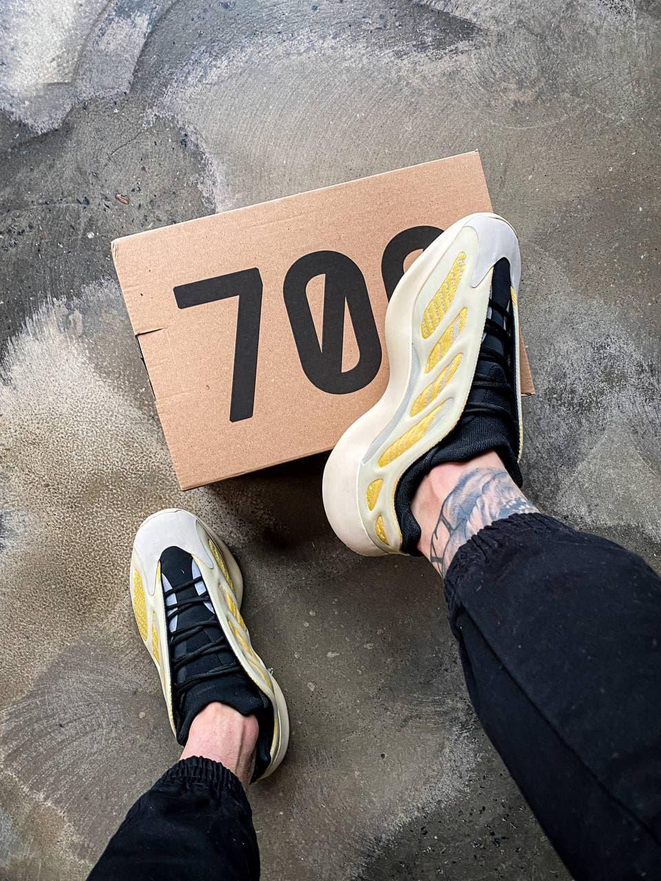 Adidas Yeezy Boost 700 V3 SRPHYM