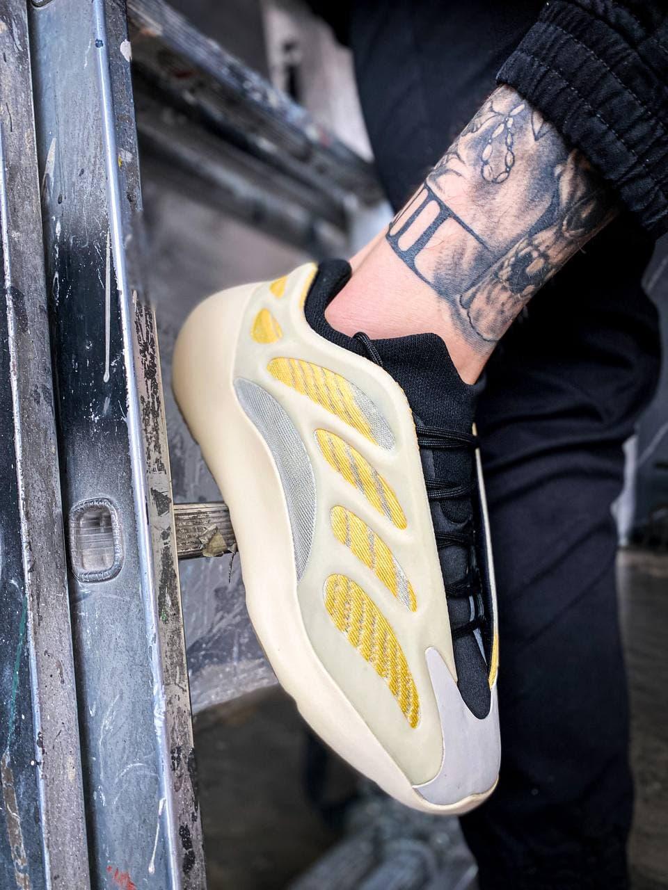 Adidas Yeezy Boost 700 V3 SRPHYM