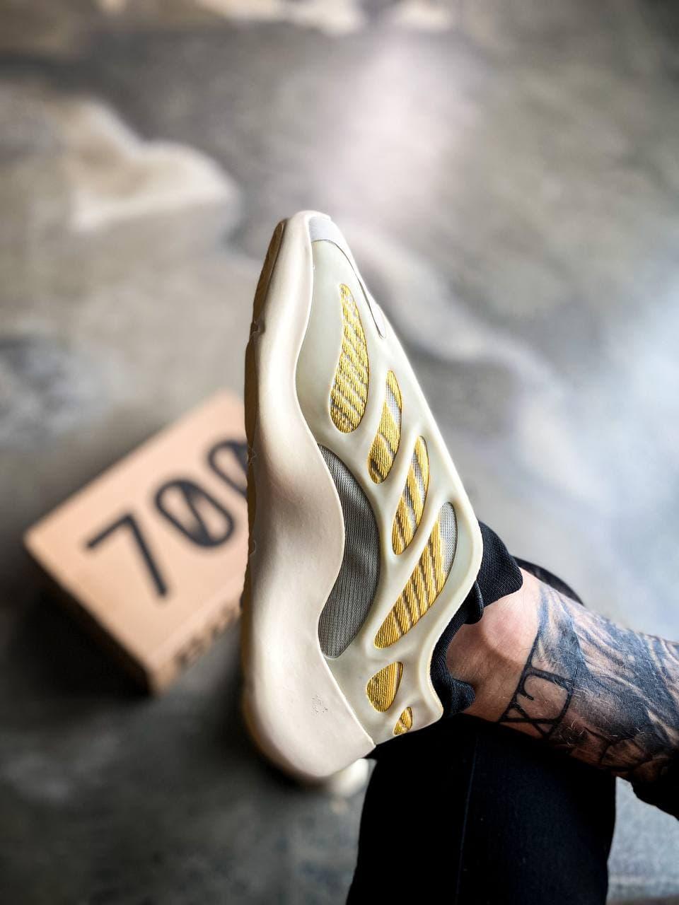 Adidas Yeezy Boost 700 V3 SRPHYM