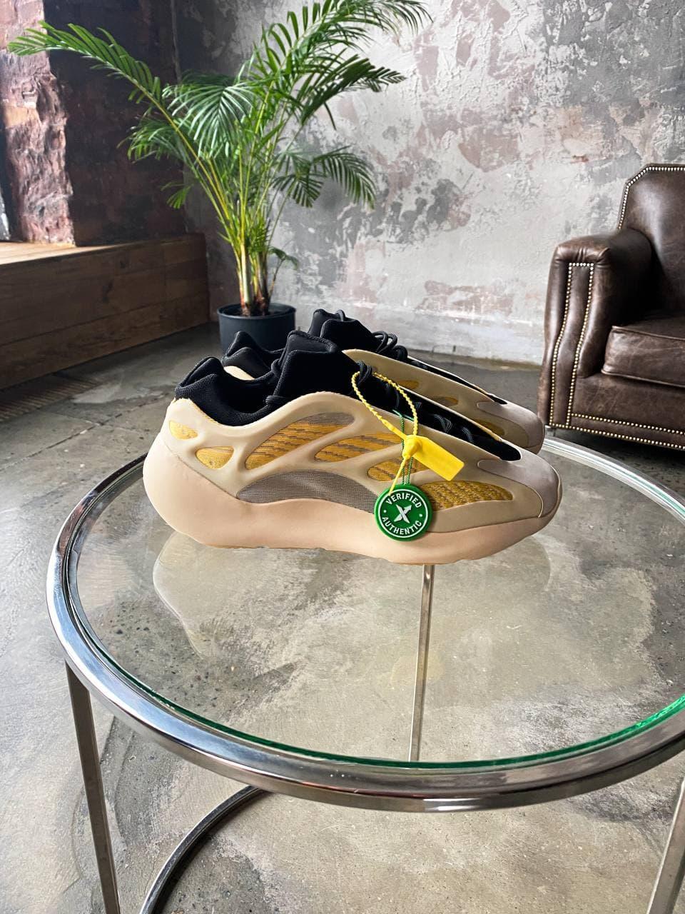 Adidas Yeezy Boost 700 V3 SRPHYM