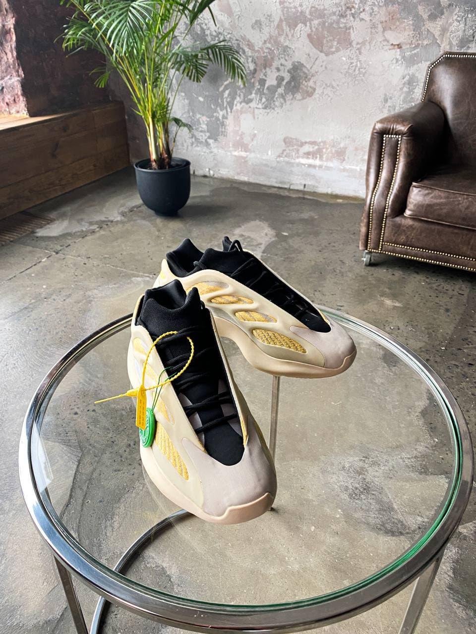 Adidas Yeezy Boost 700 V3 SRPHYM