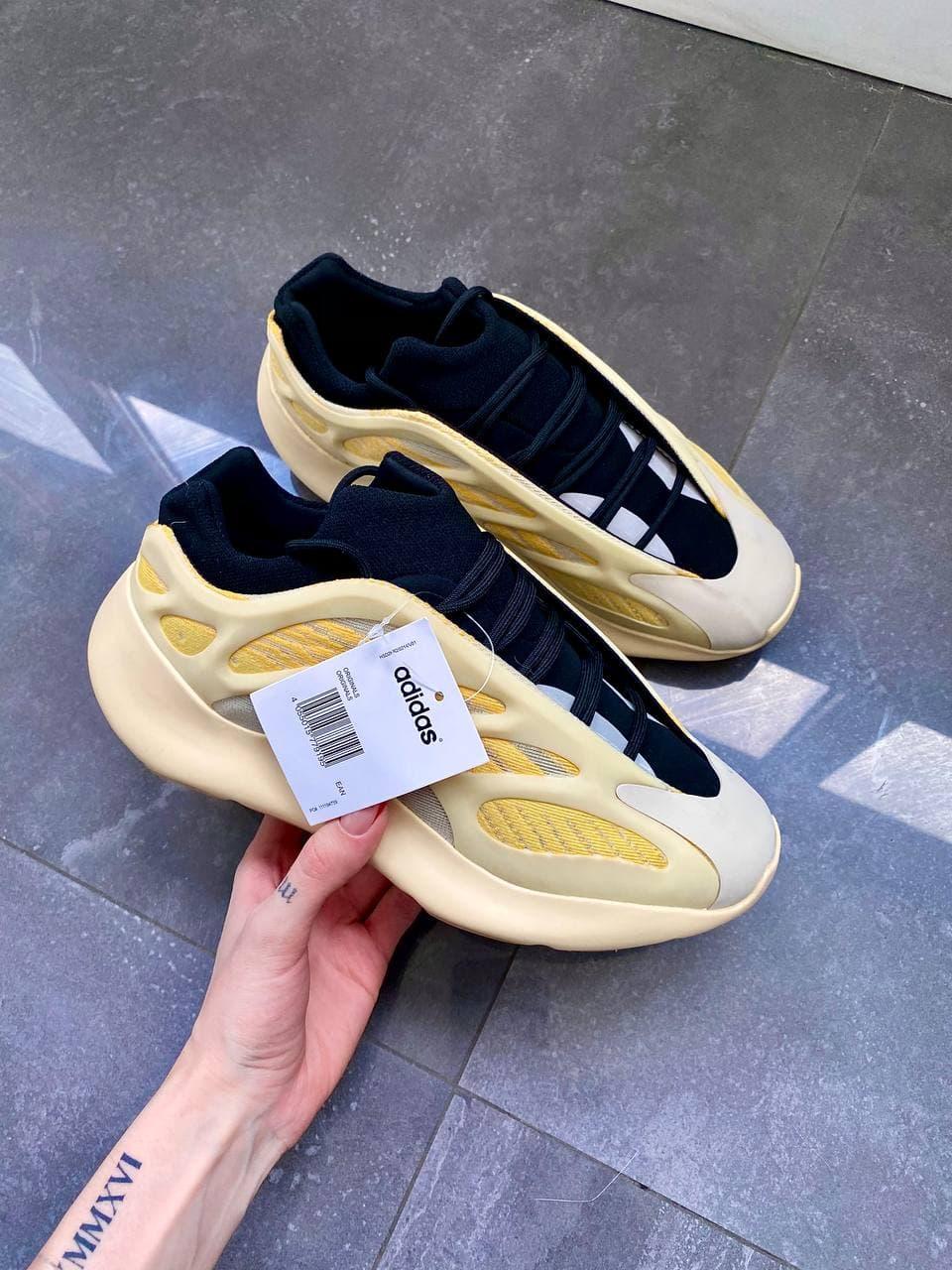 Adidas Yeezy Boost 700 V3 SRPHYM