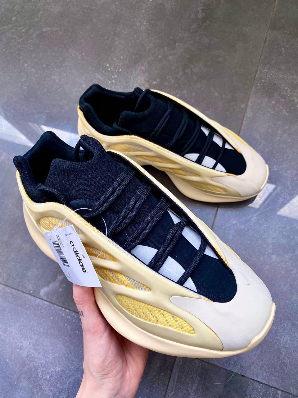 Adidas Yeezy Boost 700 V3 SRPHYM