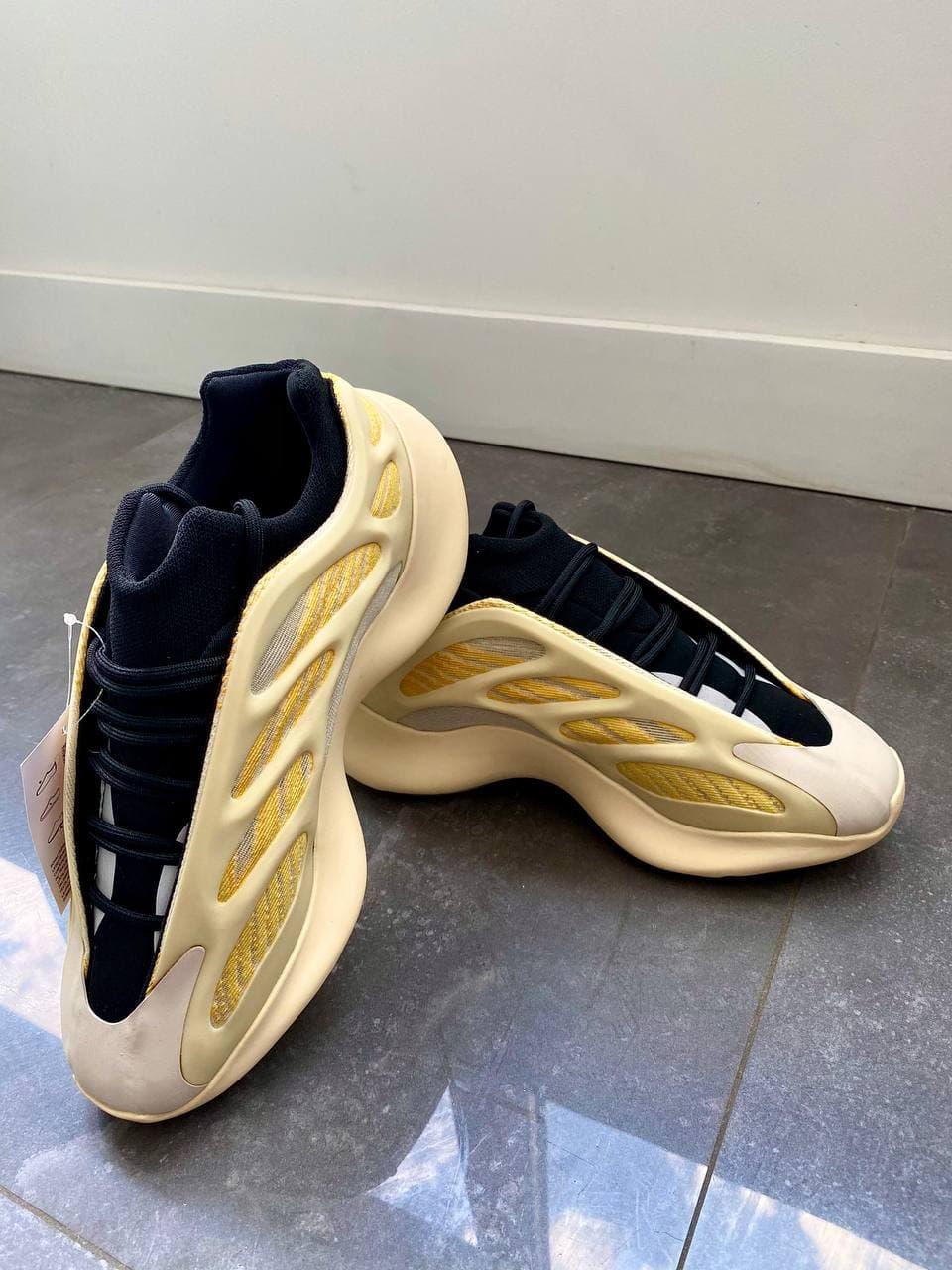 Adidas Yeezy Boost 700 V3 SRPHYM