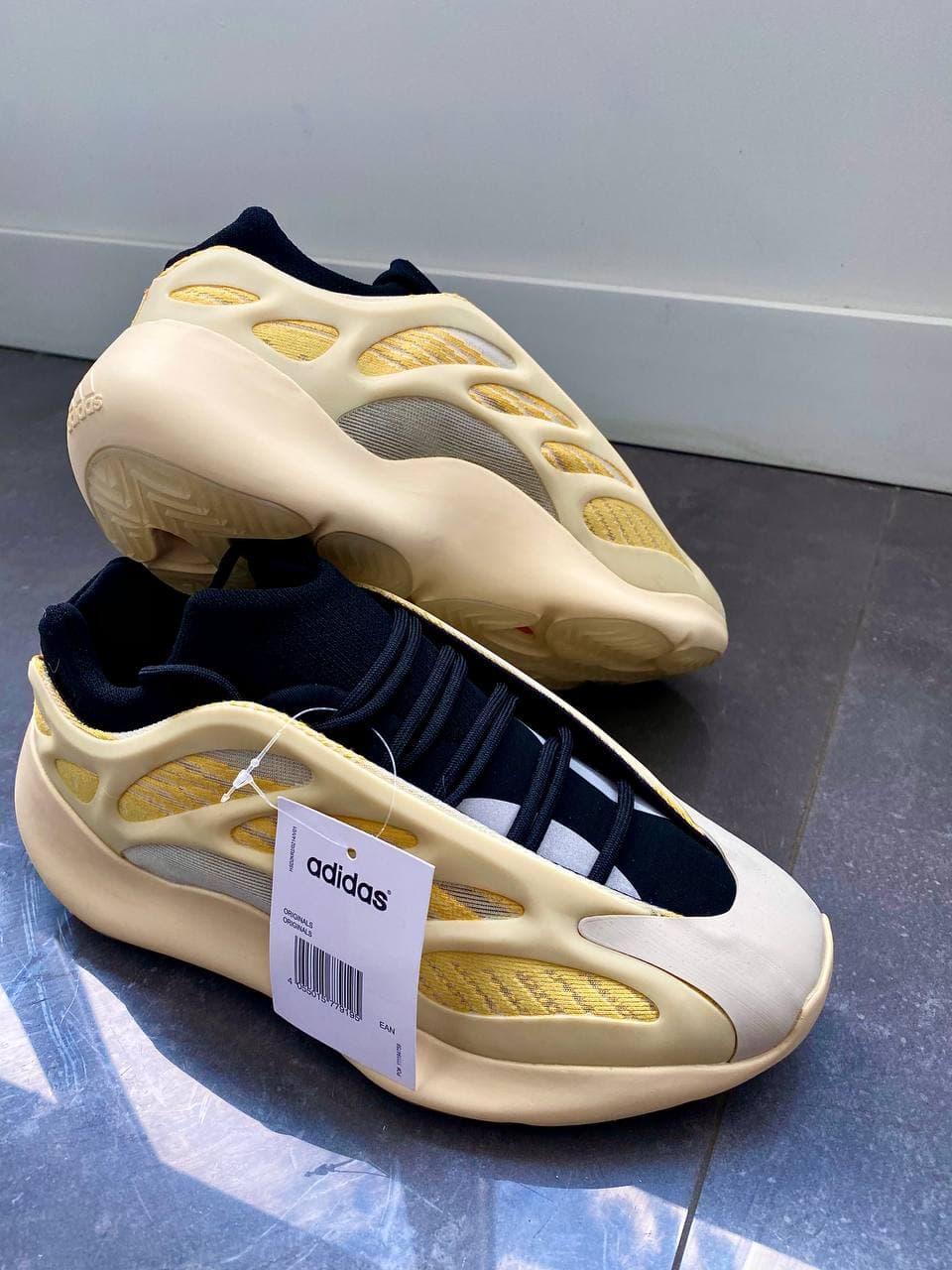 Adidas Yeezy Boost 700 V3 SRPHYM